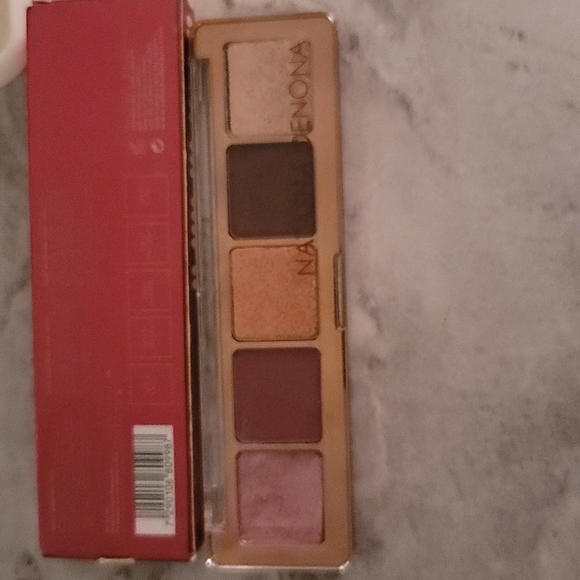 Natasha Denona never used palette - Picture 2 of 3